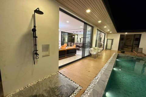 Villa in Phuket, Thailand 4 bedrooms № 166260 - photo 11
