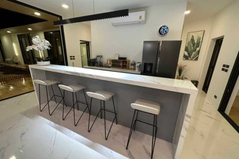 Villa in Phuket, Thailand 4 bedrooms № 166260 - photo 8