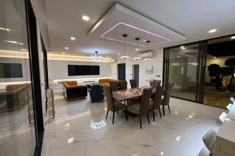 Villa in Phuket, Thailand 4 bedrooms № 166260 - photo 7