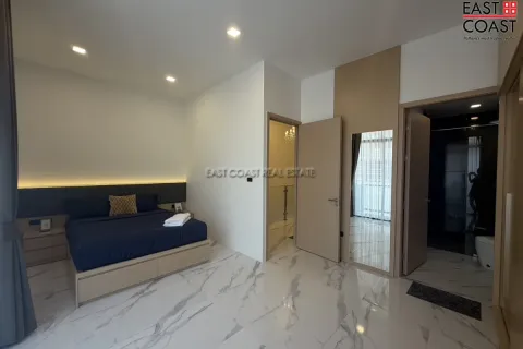 Casa de 4 dormitorios en Pattaya, Tailandia № 212276 - foto 4