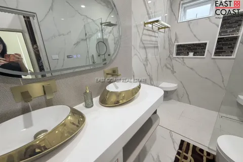 Casa de 4 dormitorios en Pattaya, Tailandia № 212278 - foto 17