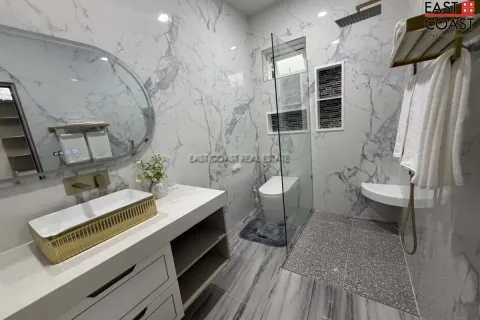 Casa de 4 dormitorios en Pattaya, Tailandia № 212278 - foto 11