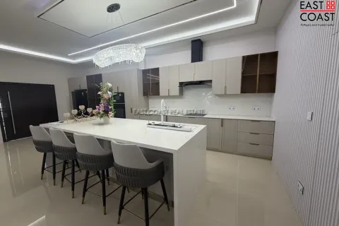 Casa de 4 dormitorios en Pattaya, Tailandia № 212278 - foto 12