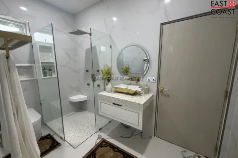 Casa de 4 dormitorios en Pattaya, Tailandia № 212278 - foto 13