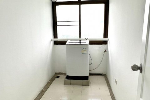 Condo à Watthana, Bangkok, Thaïlande, 2 chambres  № 133990 - photo 9