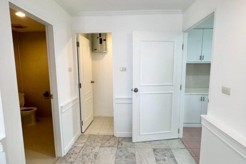 Condo à Watthana, Bangkok, Thaïlande, 2 chambres  № 133990 - photo 13