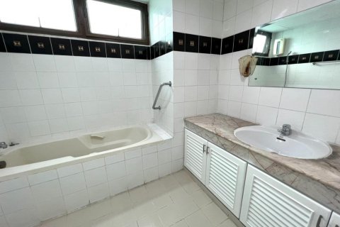 Condo à Watthana, Bangkok, Thaïlande, 2 chambres  № 133990 - photo 20