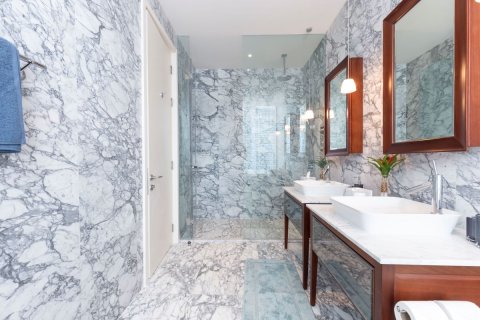 Condo à Watthana, Bangkok, Thaïlande, 2 chambres  № 133993 - photo 16