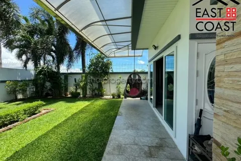 Casa de 5 dormitorios en Pattaya, Tailandia № 212662 - foto 3