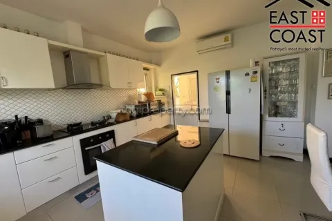 Casa de 5 dormitorios en Pattaya, Tailandia № 212662 - foto 18