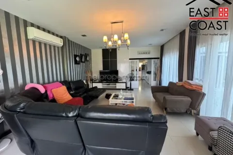Casa de 5 dormitorios en Pattaya, Tailandia № 212662 - foto 12