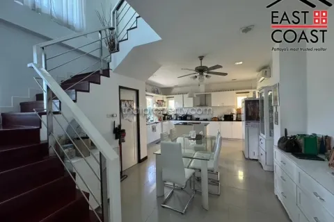 Casa de 5 dormitorios en Pattaya, Tailandia № 212662 - foto 21