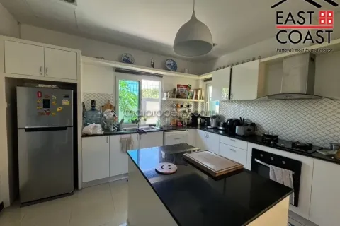 Casa de 5 dormitorios en Pattaya, Tailandia № 212662 - foto 15