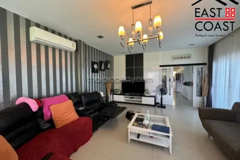Casa de 5 dormitorios en Pattaya, Tailandia № 212662 - foto 9