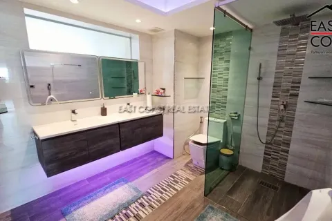 Condominio de 2 dormitorios en Jomtien Beach, Pattaya, Tailandia № 212661 - foto 13
