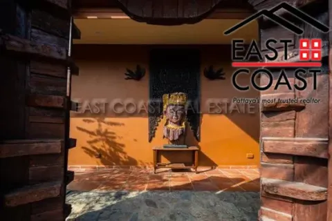 Casa de 6 dormitorios en Pattaya, Tailandia № 212665 - foto 4