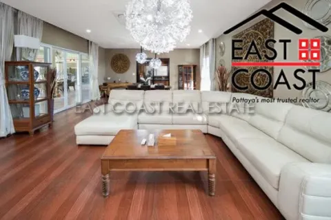Casa de 6 dormitorios en Pattaya, Tailandia № 212665 - foto 9