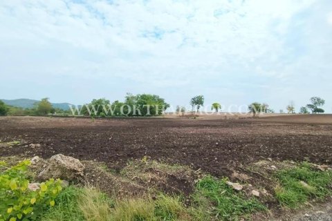 Land in Lopburi, Thailand 25600 sq.m. № 169091 - photo 4