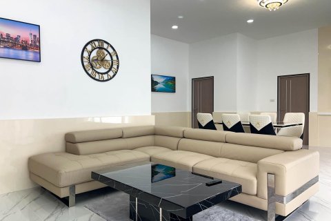 Вилла в Паттайе, Таиланд с 3 спальнями  № 173569 - фото 11