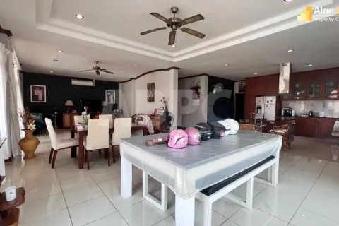 Casa de 3 dormitorios en Jomtien Beach, Pattaya, Tailandia № 211719 - foto 9