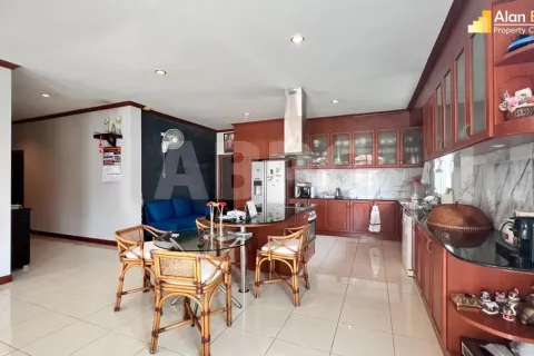 Casa de 3 dormitorios en Jomtien Beach, Pattaya, Tailandia № 211719 - foto 11