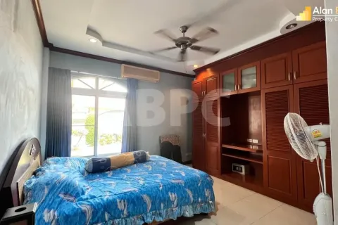 Casa de 3 dormitorios en Jomtien Beach, Pattaya, Tailandia № 211719 - foto 14
