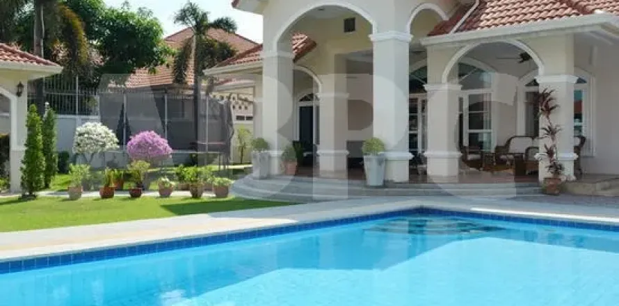 Casa de 3 dormitorios en Jomtien Beach, Pattaya, Tailandia № 211719