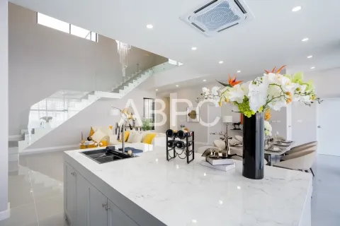 Casa de 4 dormitorios en Pattaya, Tailandia № 211717 - foto 18