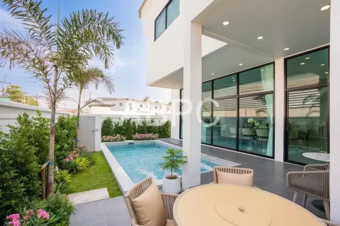 Casa de 4 dormitorios en Pattaya, Tailandia № 211717 - foto 3