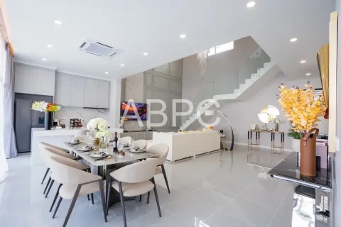 Casa de 4 dormitorios en Pattaya, Tailandia № 211717 - foto 15