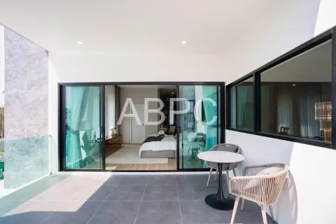 Casa de 4 dormitorios en Pattaya, Tailandia № 211717 - foto 4