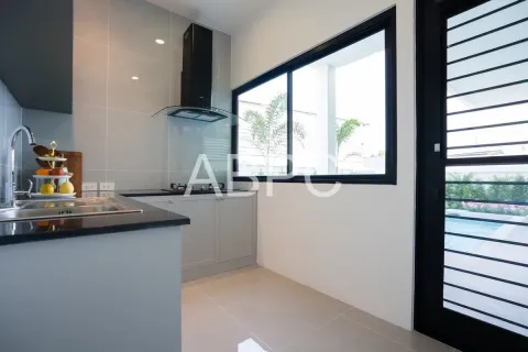 Casa de 4 dormitorios en Pattaya, Tailandia № 211717 - foto 12
