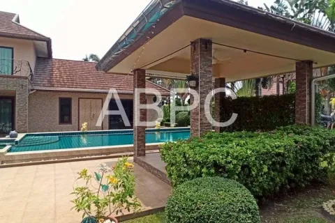 Casa de 3 dormitorios en Pattaya, Tailandia № 211721 - foto 2