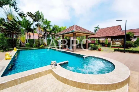 Casa de 3 dormitorios en Pattaya, Tailandia № 211721 - foto 4