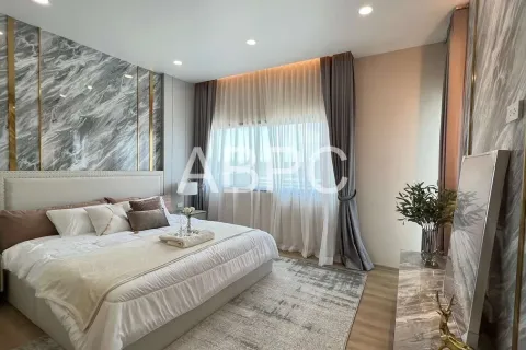 Casa de 4 dormitorios en Pattaya, Tailandia № 211718 - foto 4