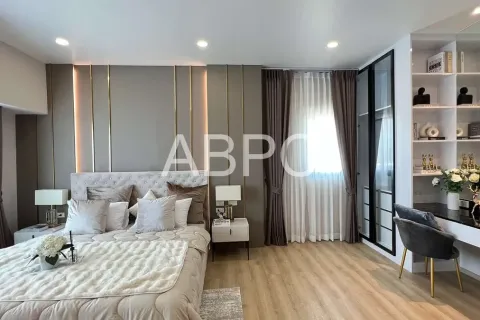Casa de 4 dormitorios en Pattaya, Tailandia № 211718 - foto 9
