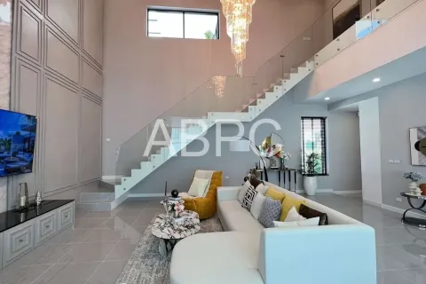 Casa de 4 dormitorios en Pattaya, Tailandia № 211718 - foto 11