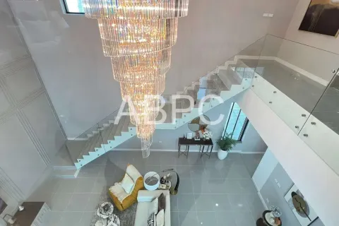 Casa de 4 dormitorios en Pattaya, Tailandia № 211718 - foto 14