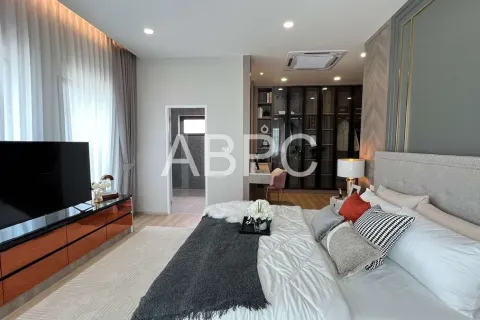 Casa de 4 dormitorios en Pattaya, Tailandia № 211718 - foto 8