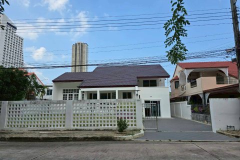 House in Pattaya, Thailand 3 bedrooms № 171334 - photo 4