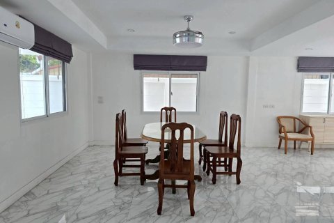House in Pattaya, Thailand 3 bedrooms № 171334 - photo 10