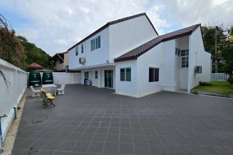 House in Pattaya, Thailand 3 bedrooms № 171334 - photo 2