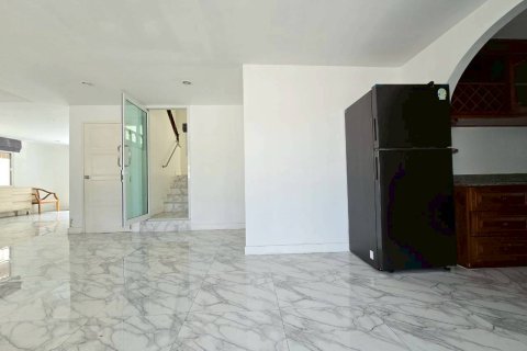 House in Pattaya, Thailand 3 bedrooms № 171334 - photo 16