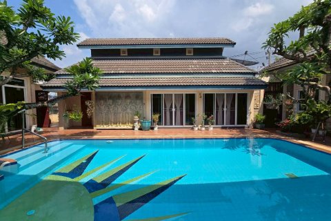 House in Pattaya, Thailand 2 bedrooms № 171335 - photo 2