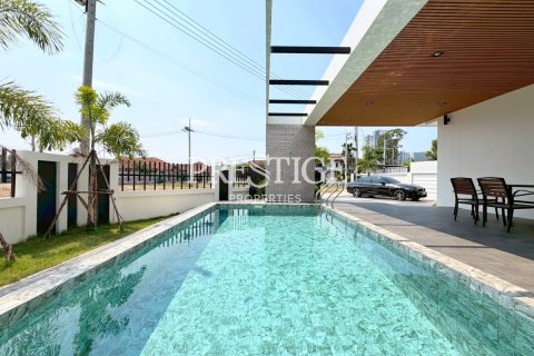 House in Pattaya, Thailand 4 bedrooms № 197650 - photo 2