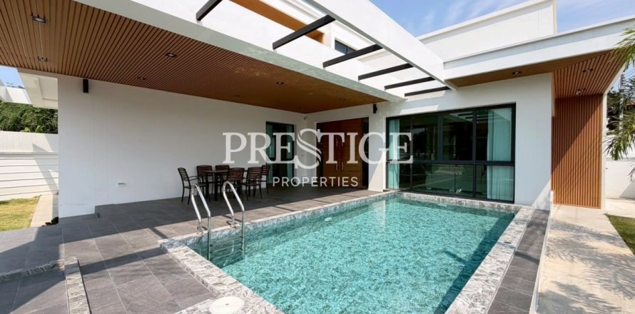 House in Pattaya, Thailand 4 bedrooms № 197650