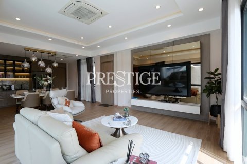 House in Pattaya, Thailand 4 bedrooms № 197650 - photo 3