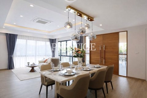 House in Pattaya, Thailand 4 bedrooms № 197650 - photo 7