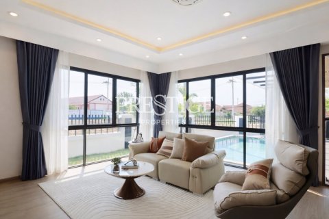 House in Pattaya, Thailand 4 bedrooms № 197650 - photo 5