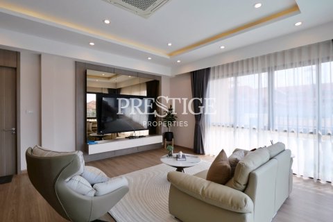 House in Pattaya, Thailand 4 bedrooms № 197650 - photo 4